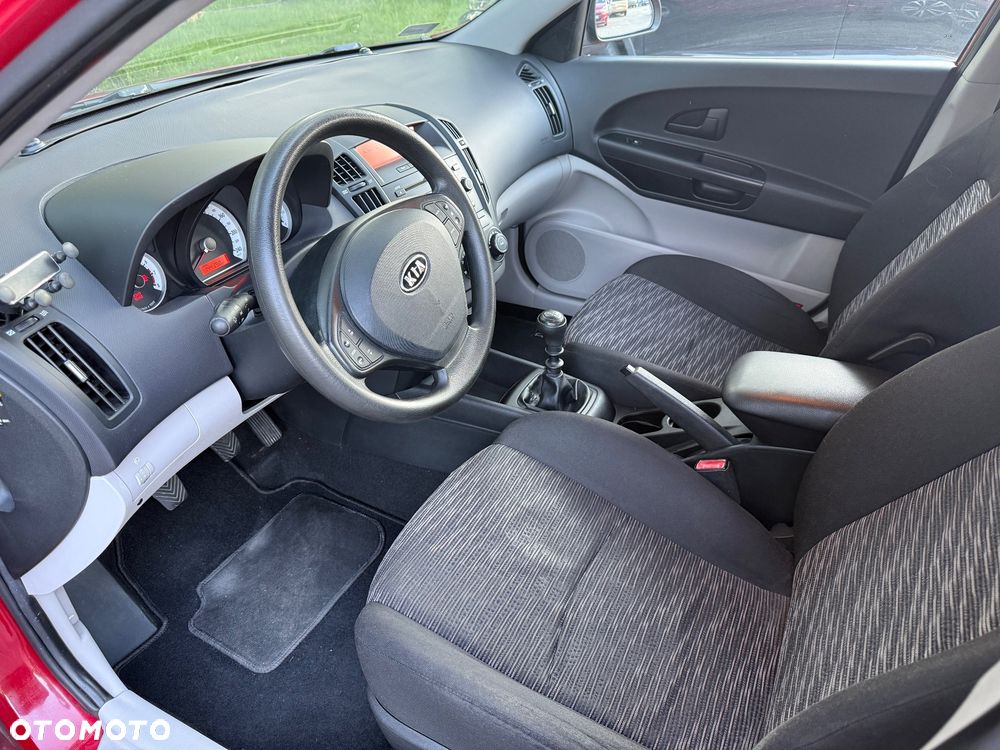 Kia Ceed 2007 photo 3