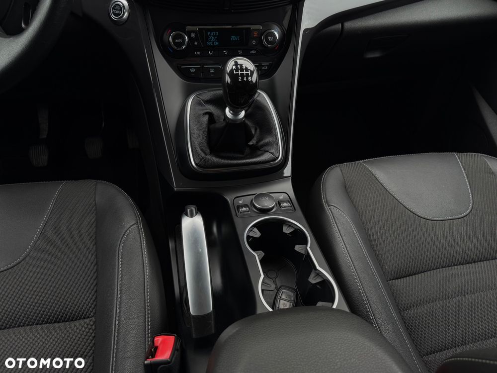 Ford Kuga 2.0 TDCi 2x4 Titanium - 17