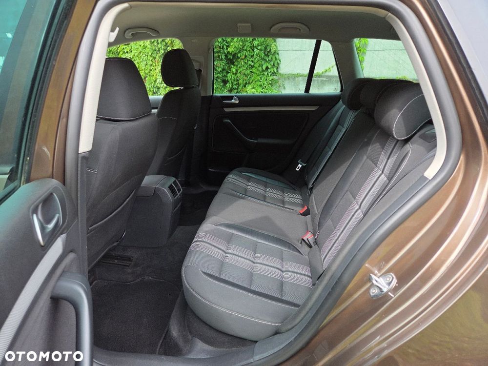 Volkswagen Golf 1.6 TDI DPF MATCH - 8