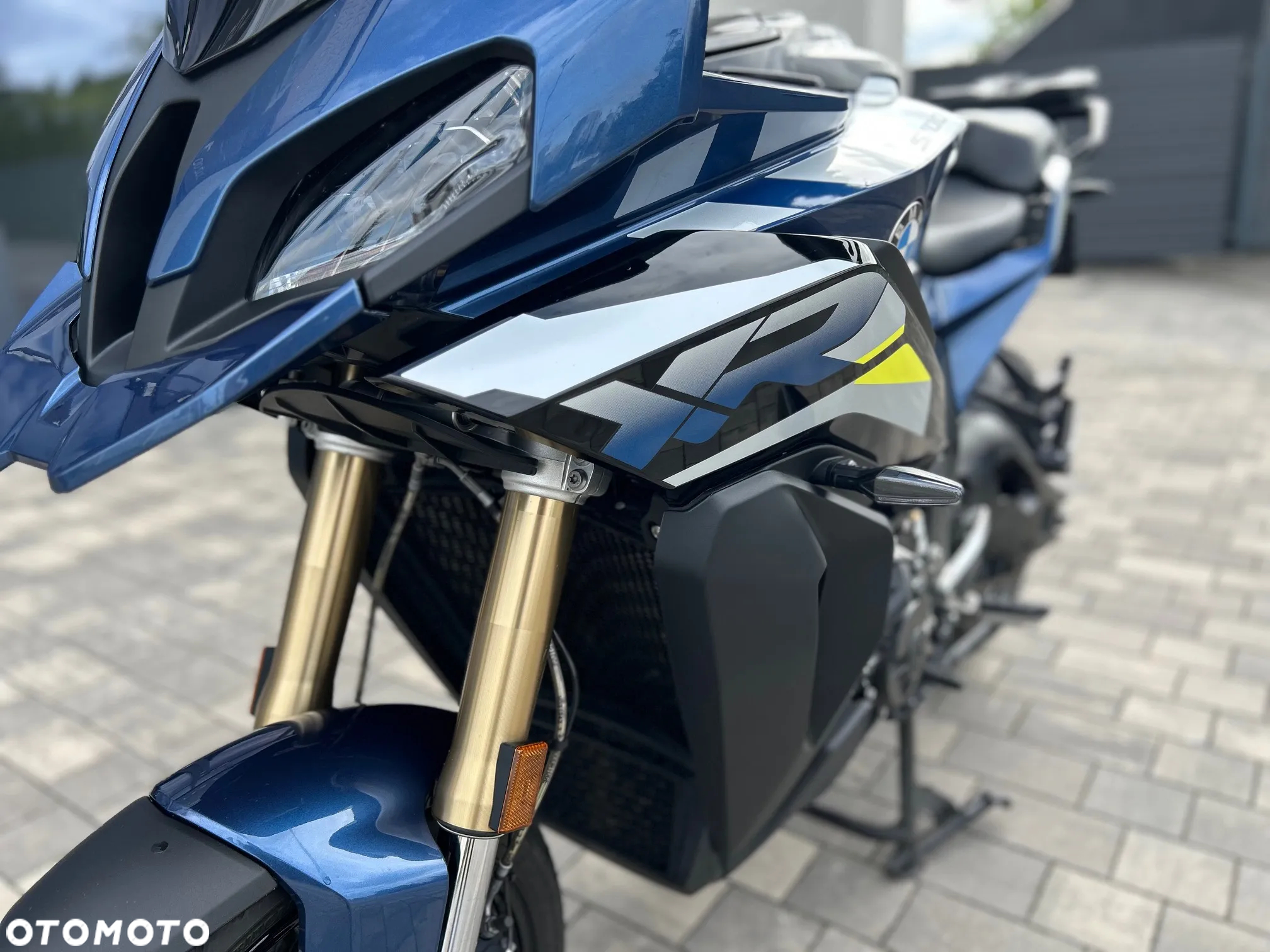 BMW XR - 9