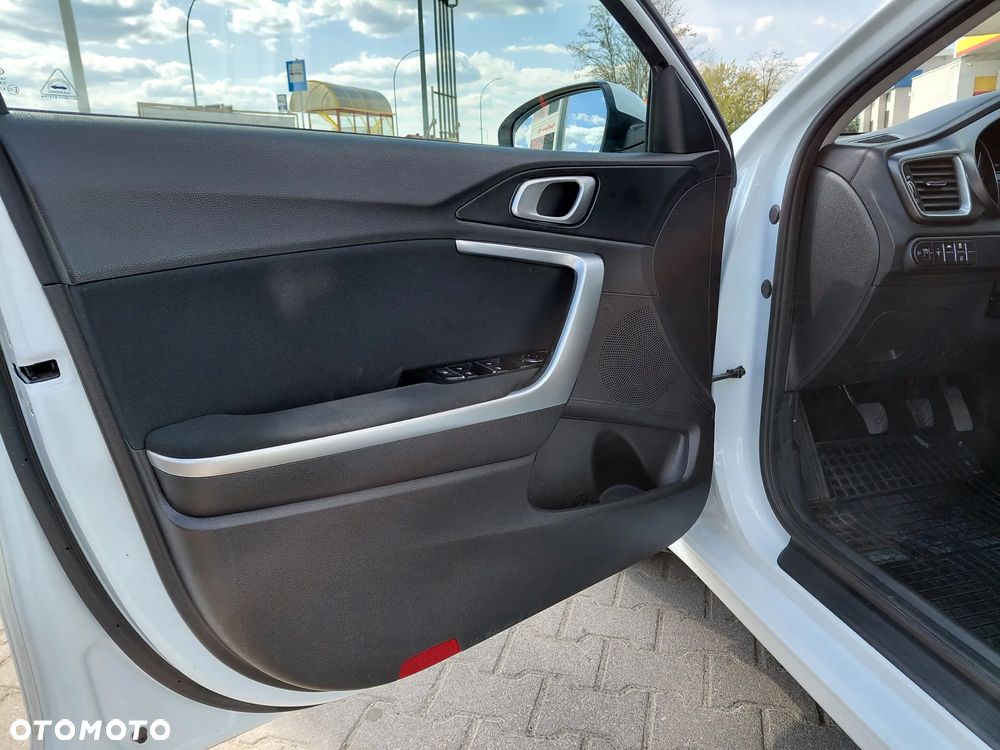 Kia Ceed 1.5 T-GDI M - 10