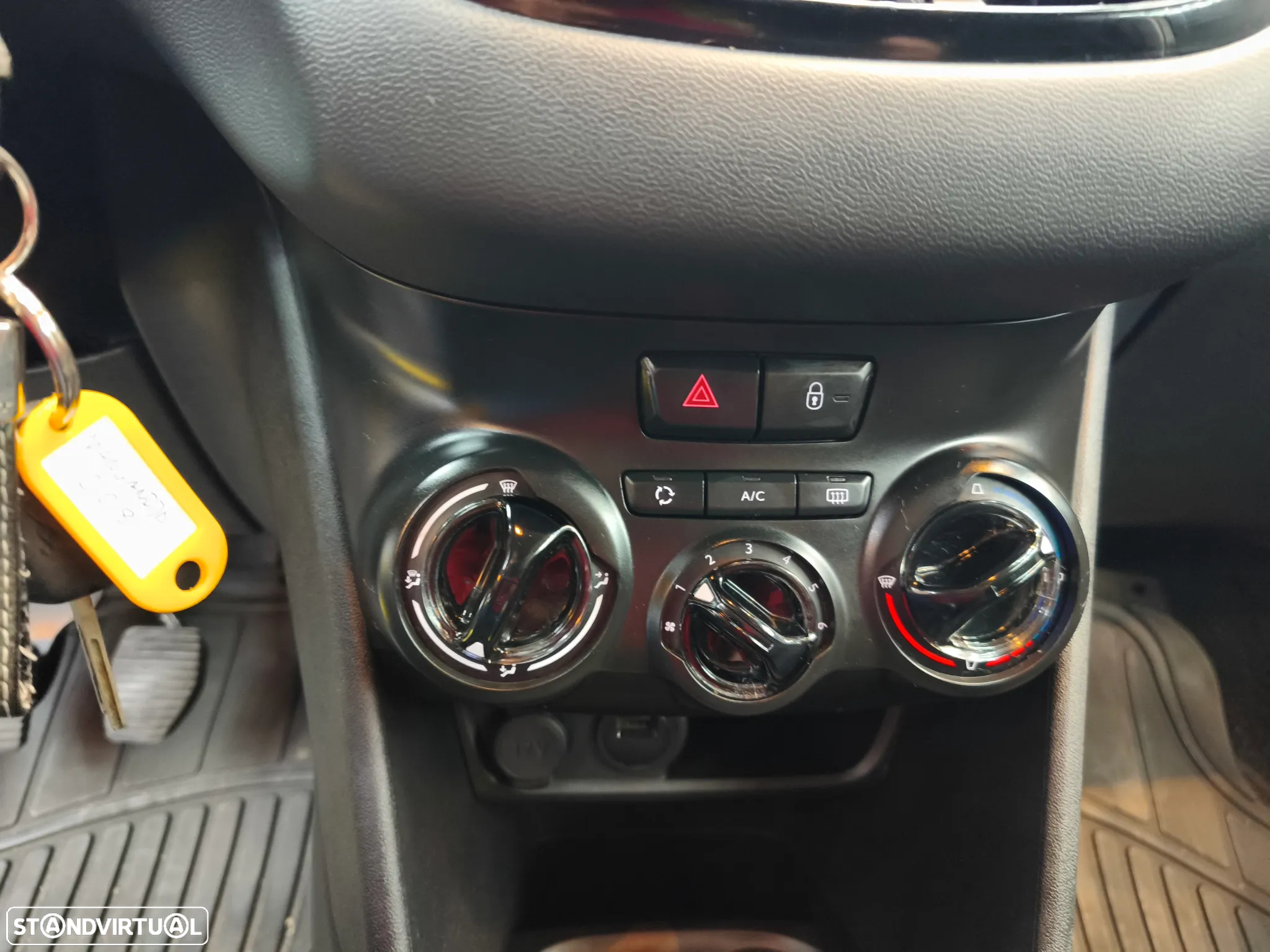 Peugeot 208 1.2 PureTech Signature - 11