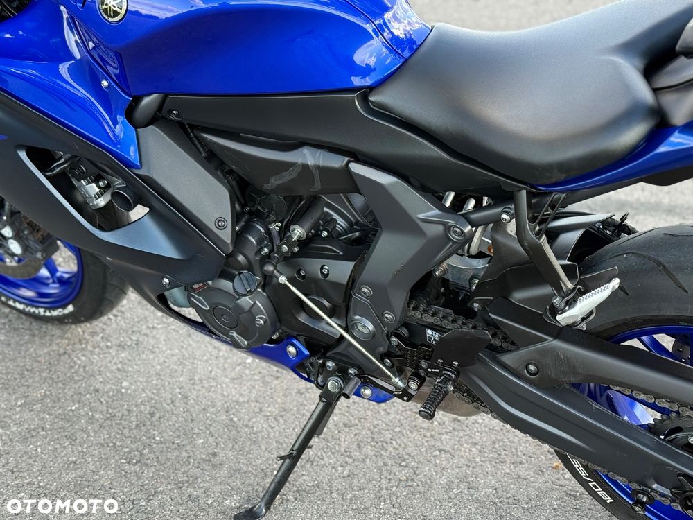 Yamaha R7 - 16