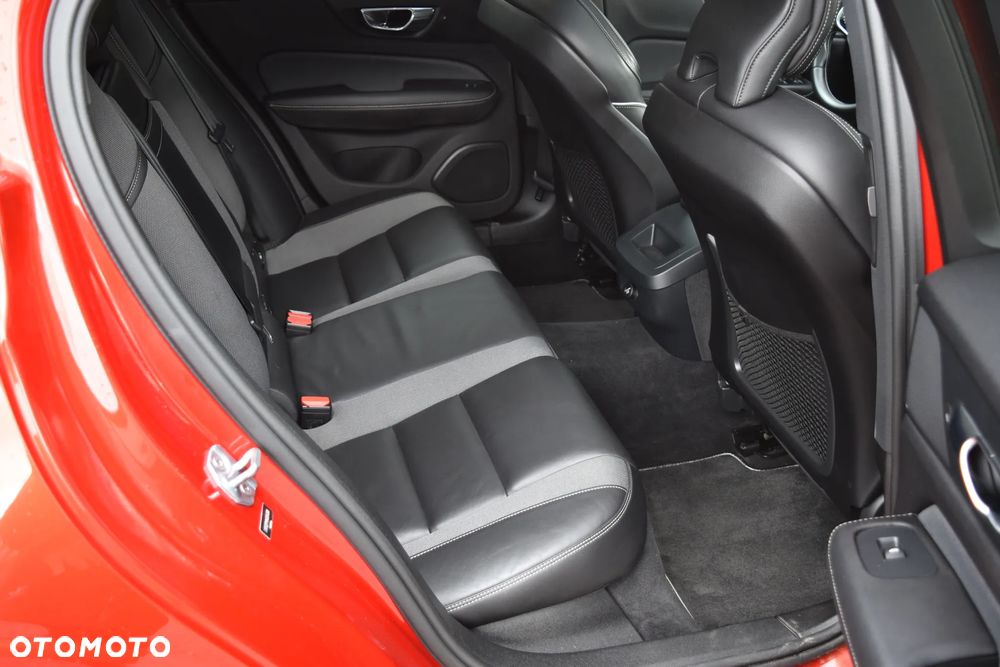 Volvo S60 T5 R-Design - 22