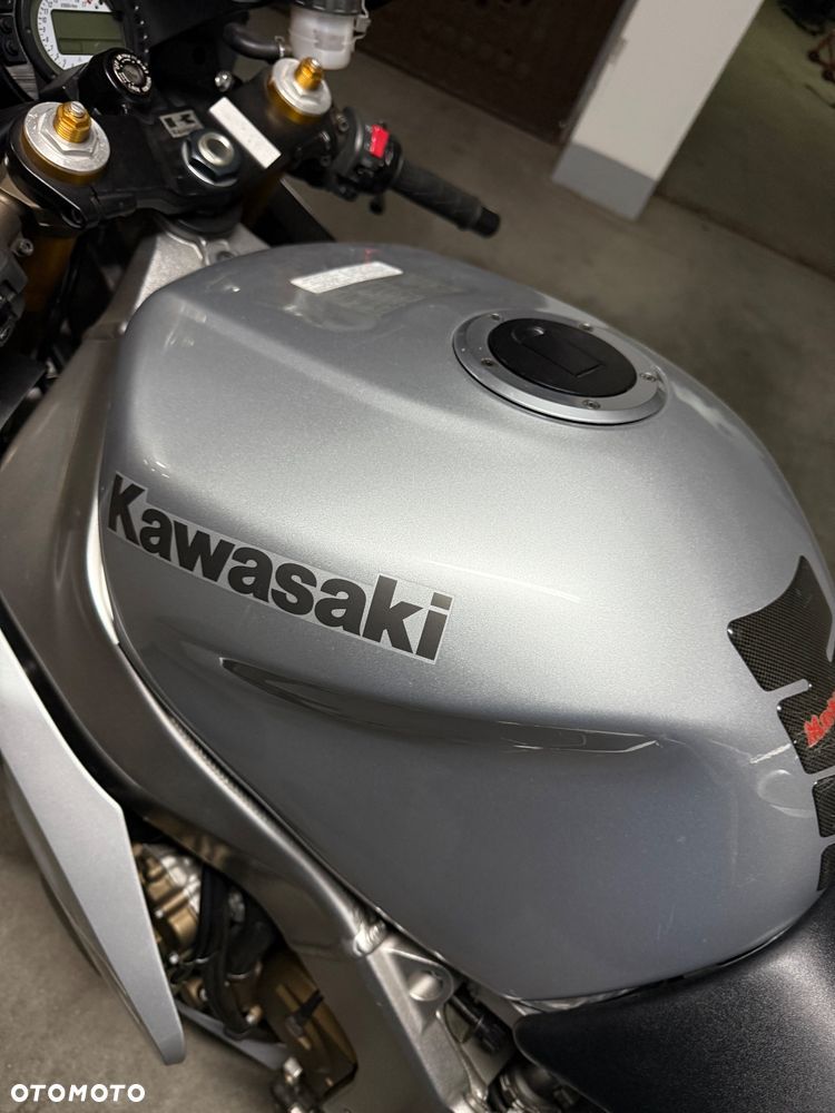 Kawasaki ZXR - 38