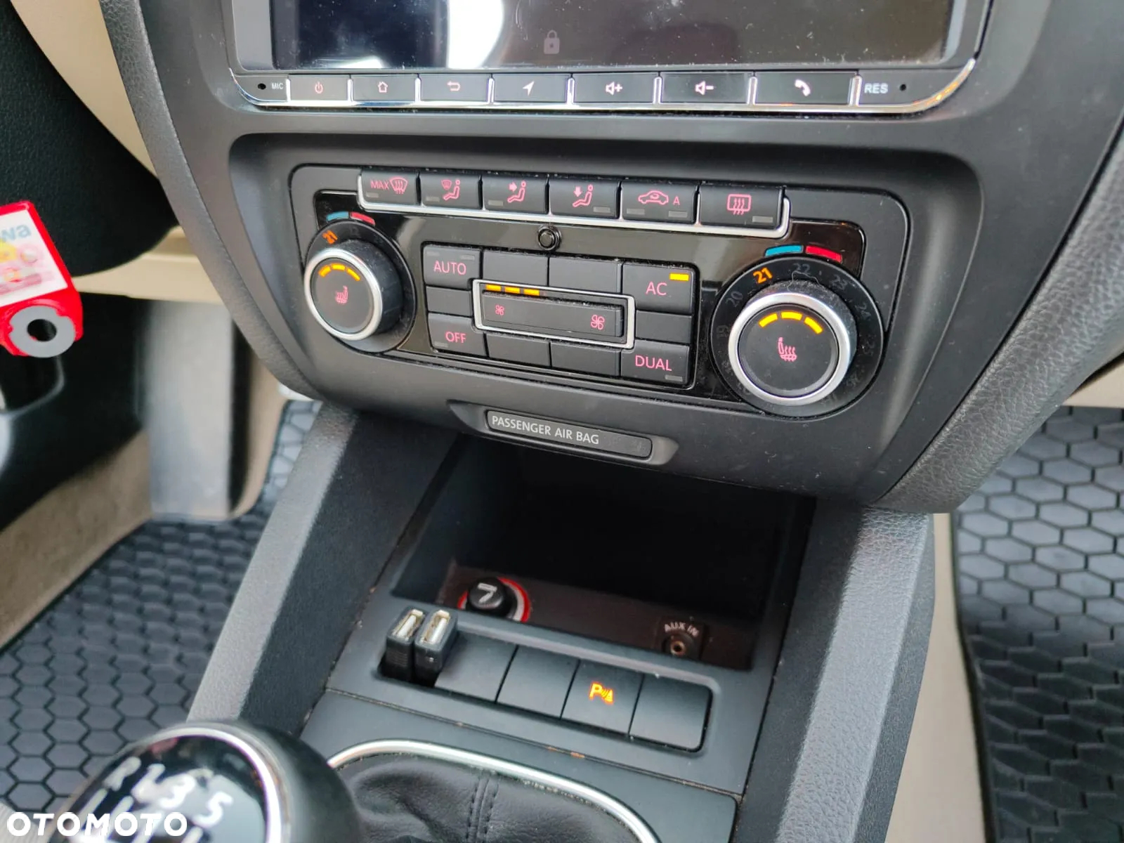 Volkswagen Jetta 1.6 TDI Highline - 12