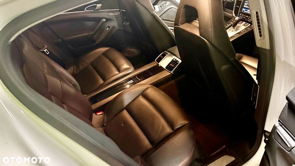 Porsche Panamera 4 PDK Platinum Edition - 10