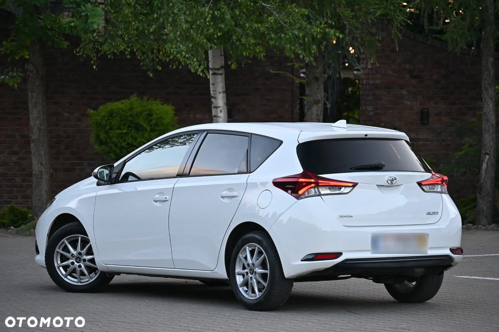 Toyota Auris 1.33 VVT-i Premium + - 13