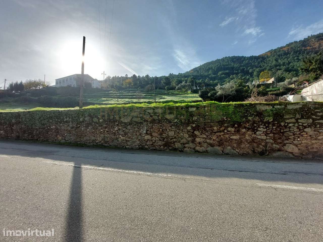 Moradia para restauro em terreno 10 000m2 - Grande imagem: 3/12