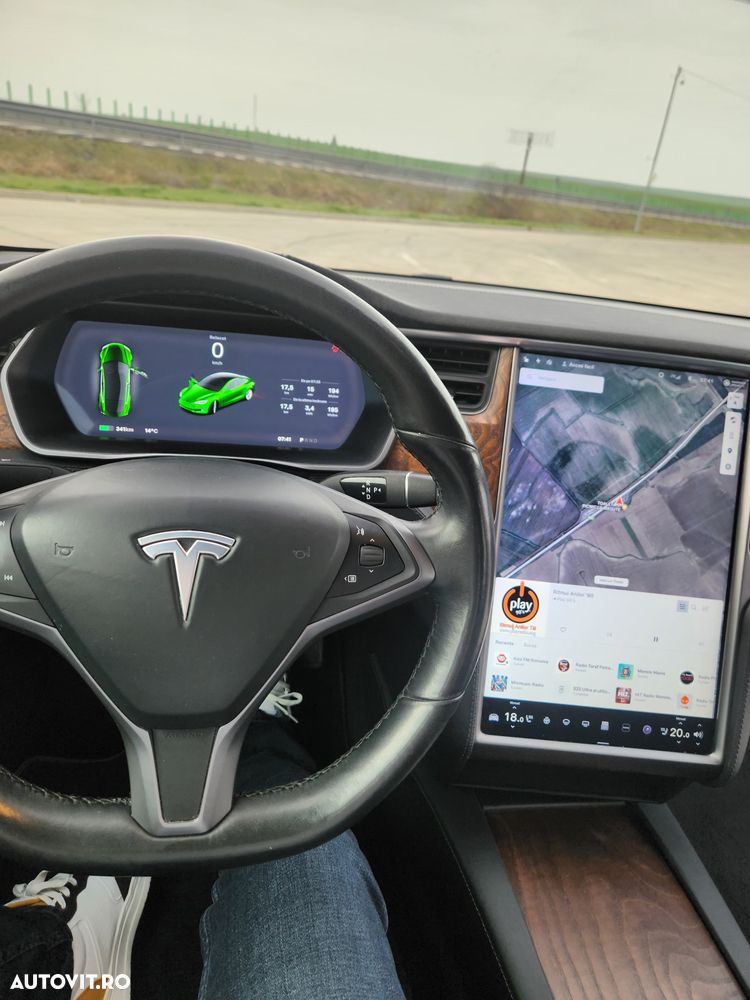 Tesla Model S - 10