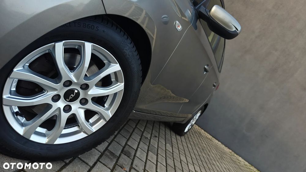 Kia Carens 1.6 GDI ISG Vision - 12