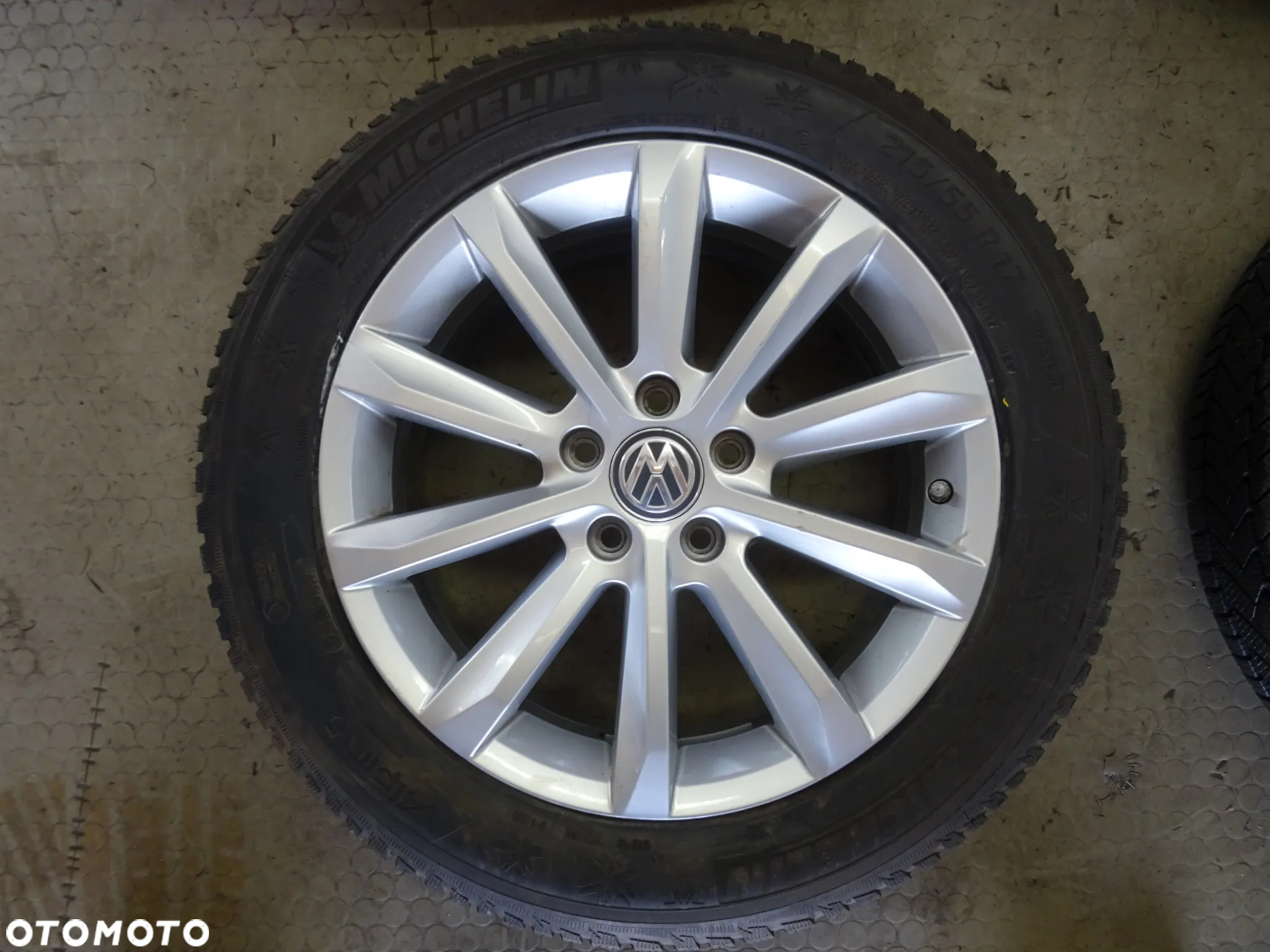 3G0601025C kola felgi 17 opony zima VW Passat B8 czesci - 2