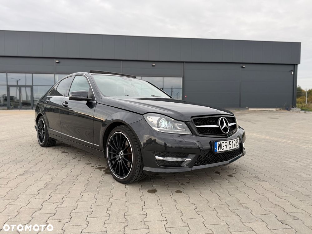 Mercedes-Benz C-Class 2011 photo 2