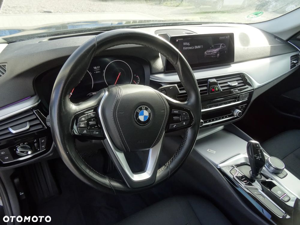 BMW Seria 5 525d Sport Line - 12