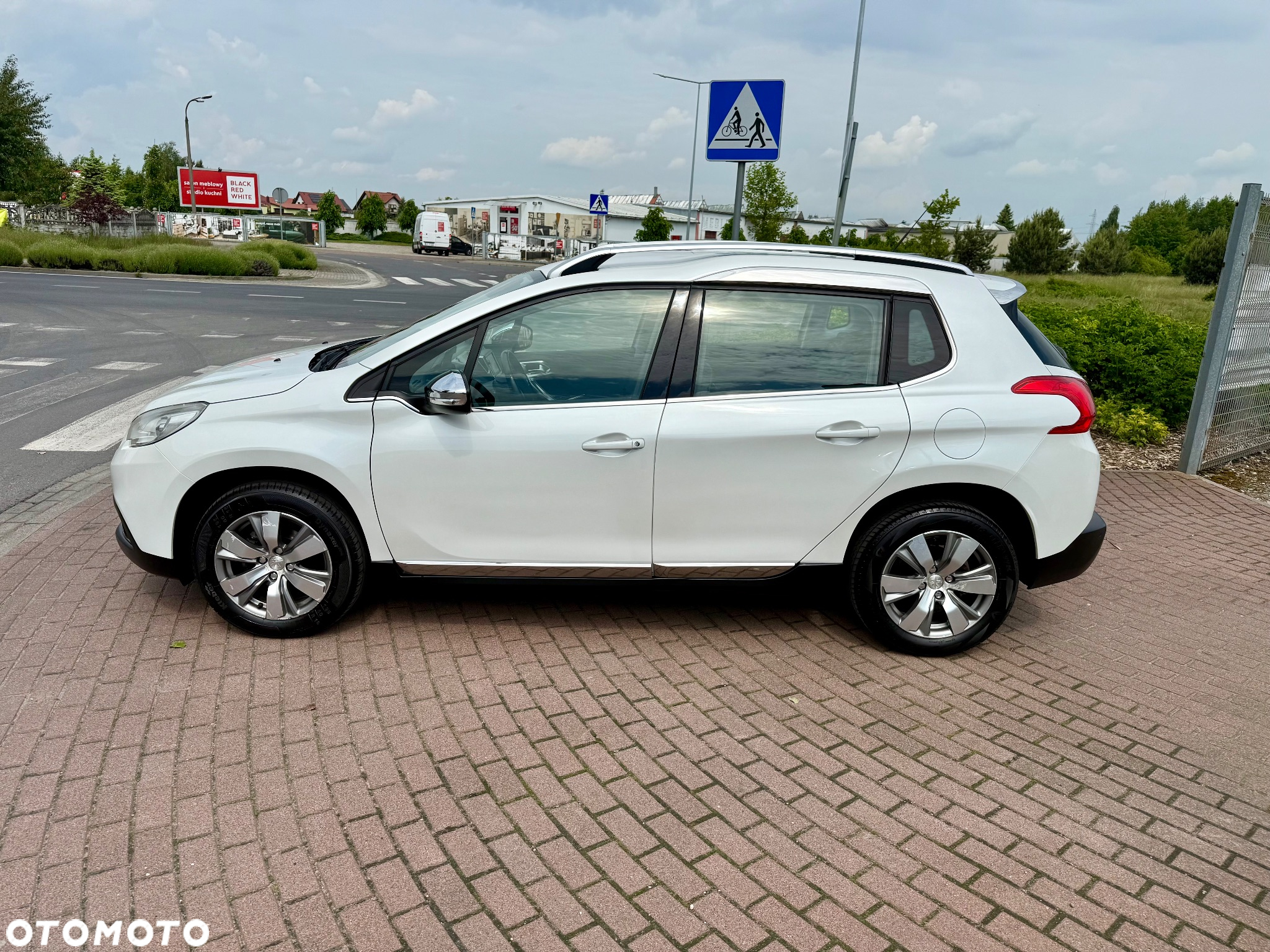 Peugeot 2008 1.6 e-HDi Allure S&S - 21