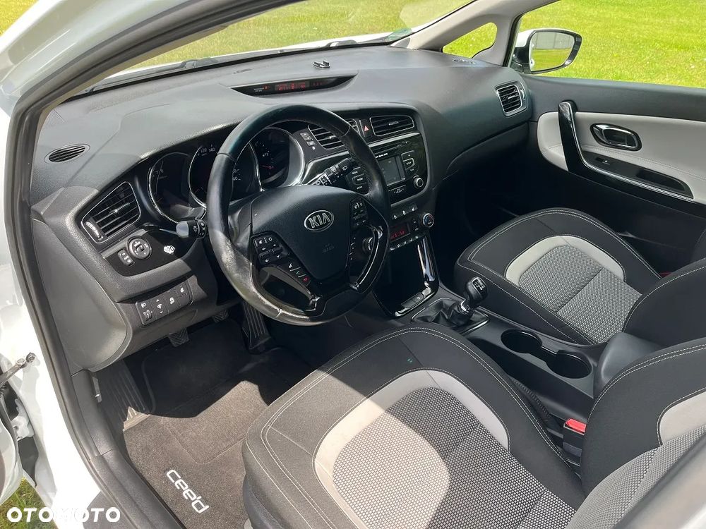 Kia Ceed 1.6 GDI Dream Team Edition - 14