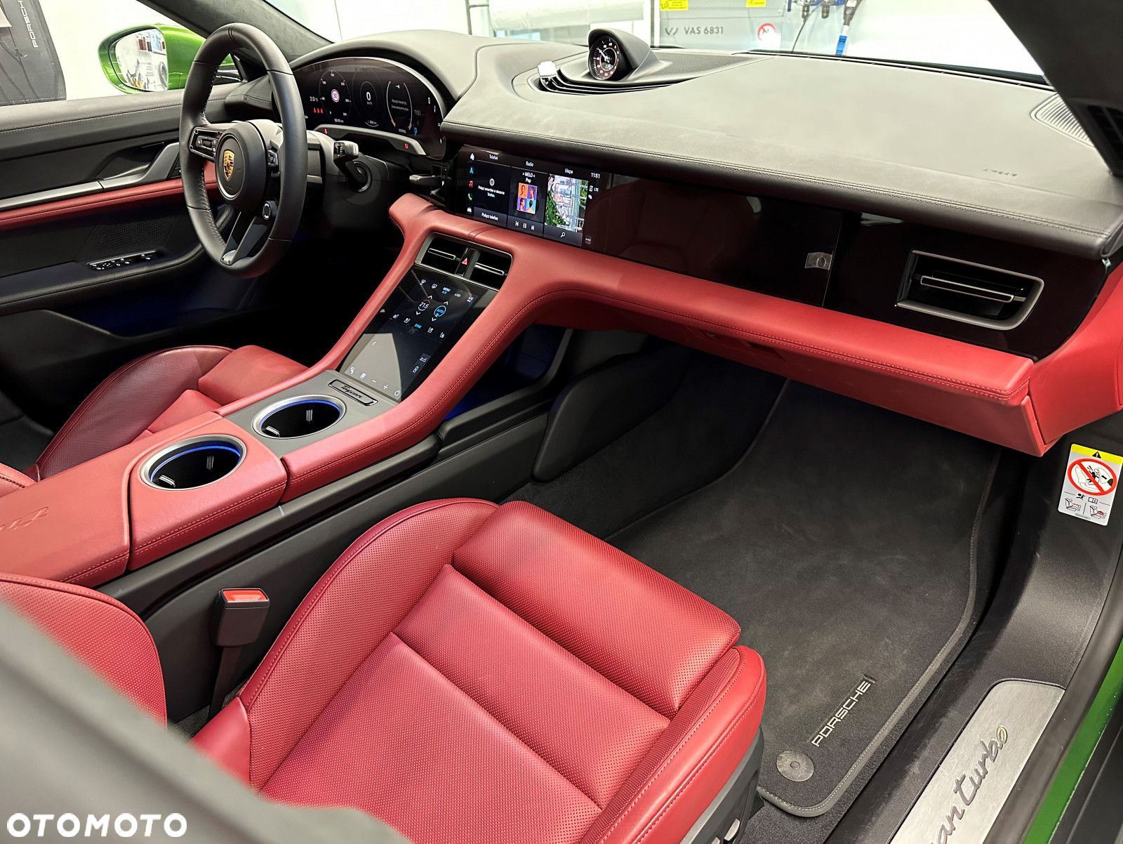 Porsche Taycan - 28