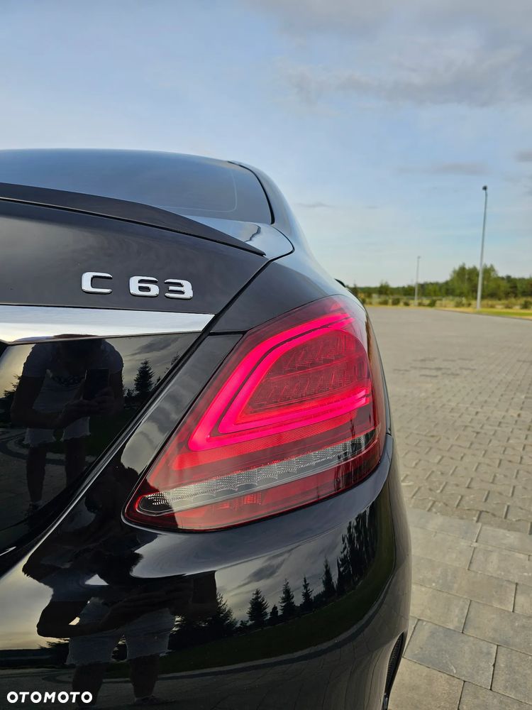 Mercedes-Benz Klasa C 63 AMG 9G - 26