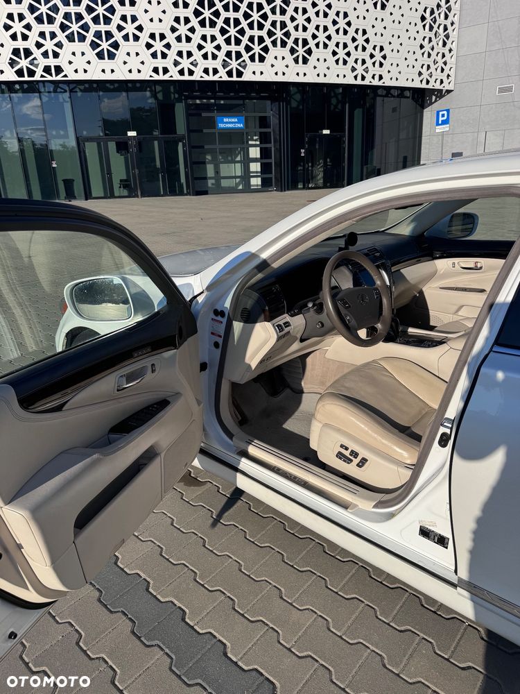 Lexus LS 600h L Superior - 22