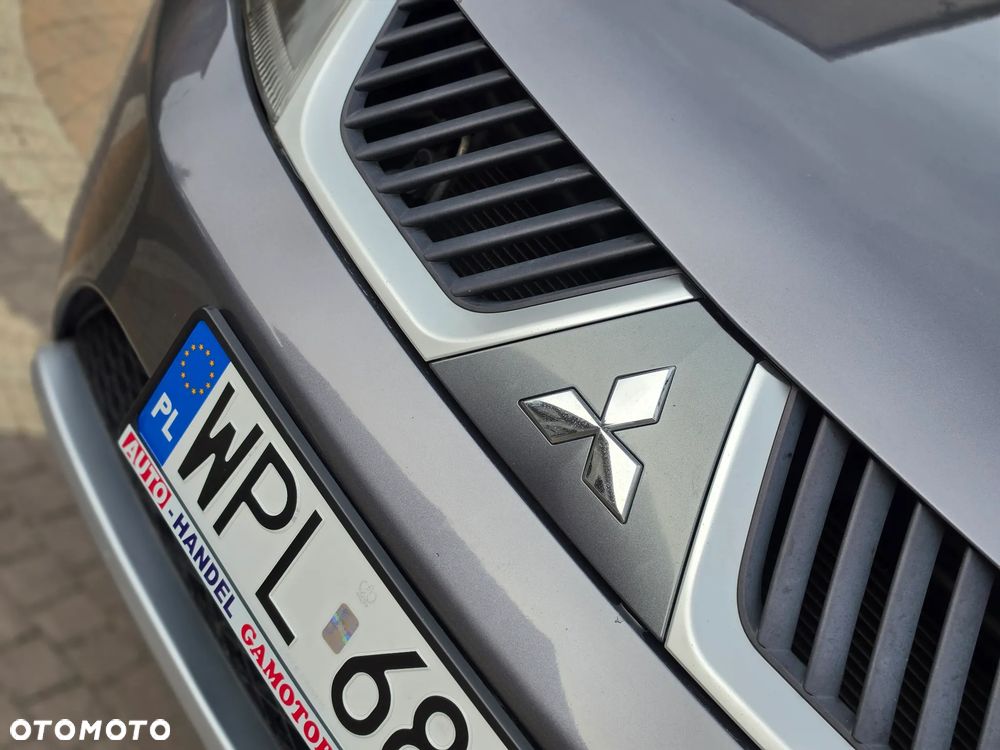 Mitsubishi Outlander - 2