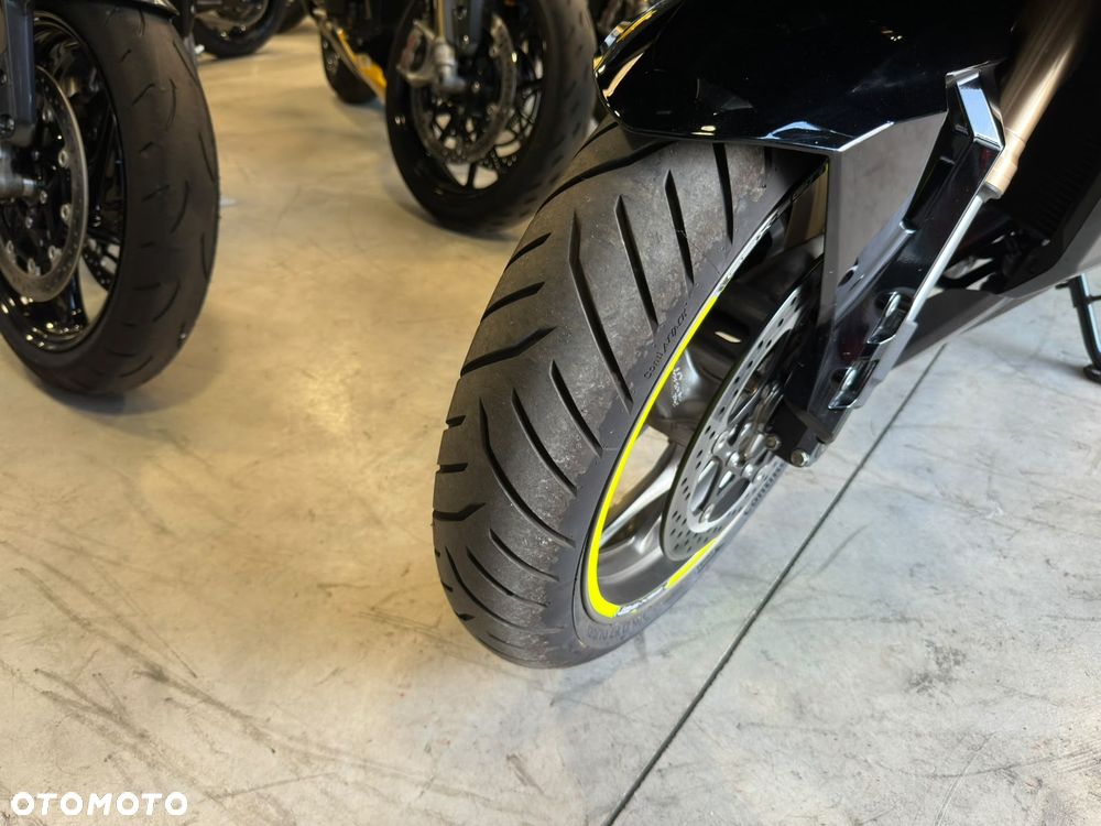 Suzuki GSX 1000 - 22
