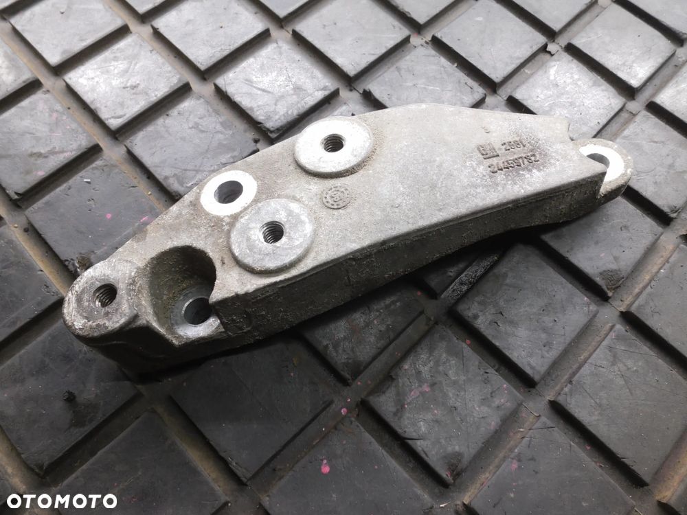 OPEL ASTRA H III ZAFIRA B ŁAPA WSPORNIK SKRZYNI BIEGÓW 24459782 FIAT ALFA - 1