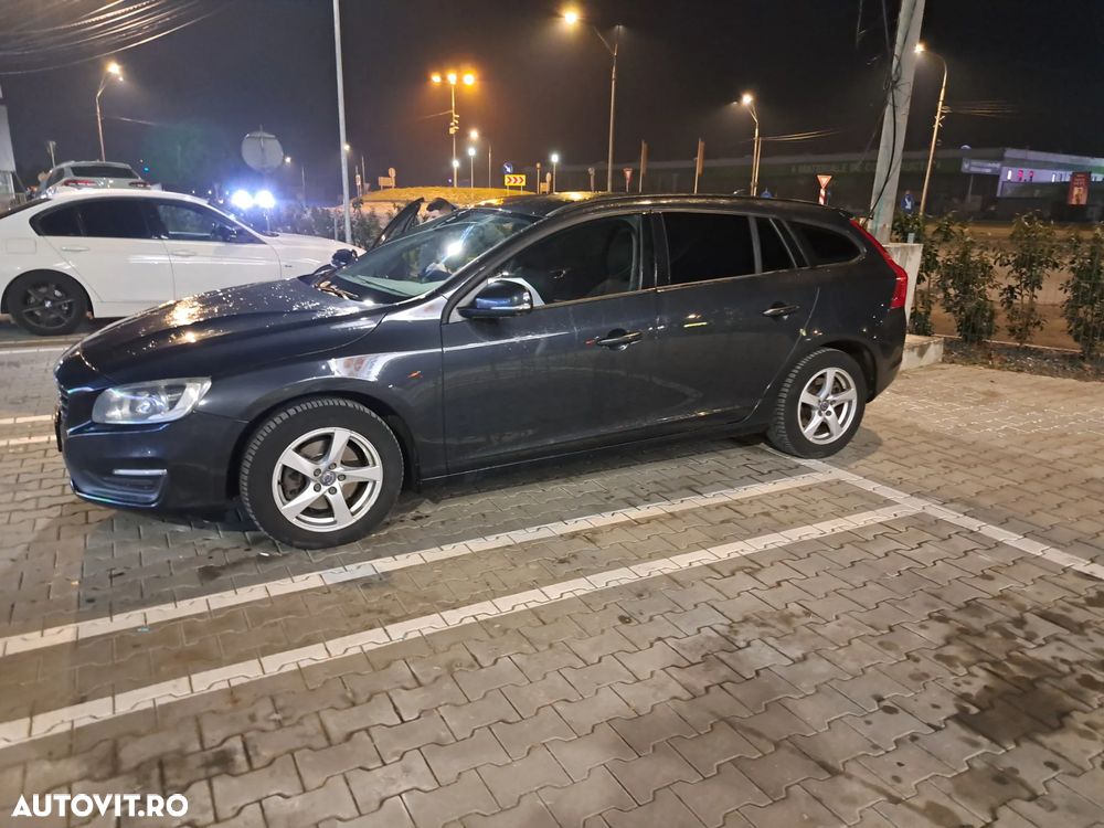 Volvo V60 DRIVe Start-Stop Momentum - 1