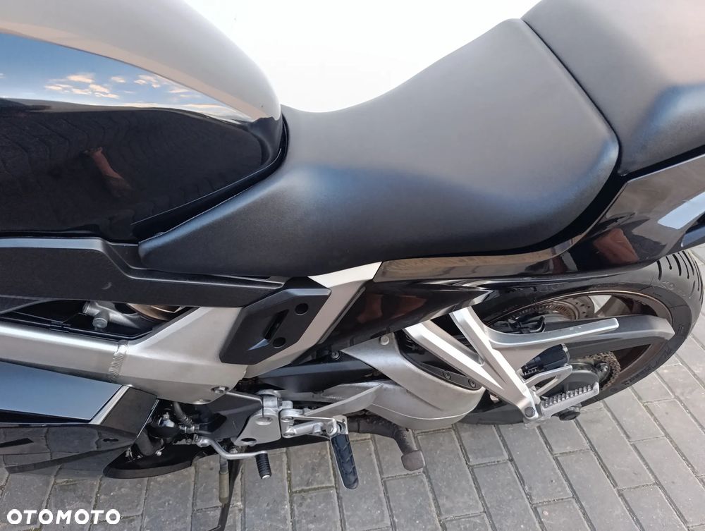 Honda VFR - 16