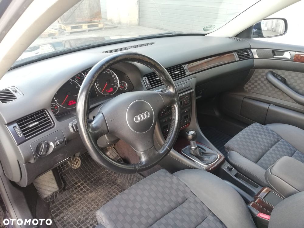 Audi A6 Avant 2.4 - 39