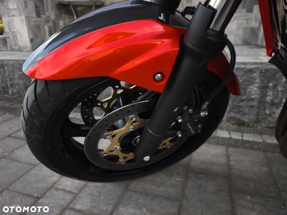 Suzuki GSR - 20