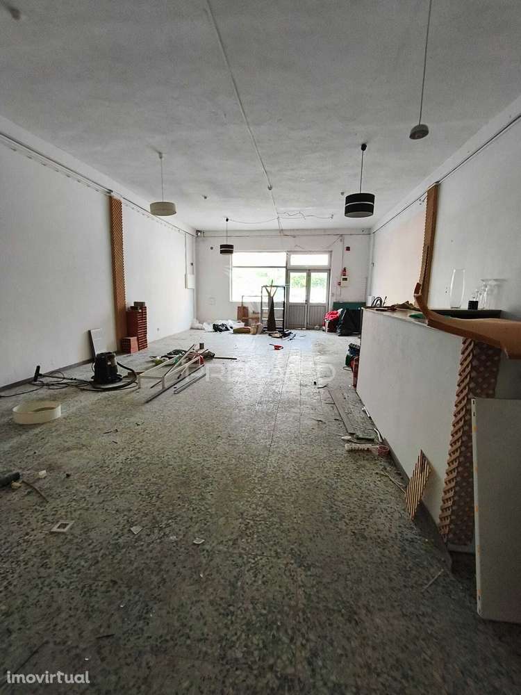 Loja na Cruz de Pau - Grande imagem: 2/6