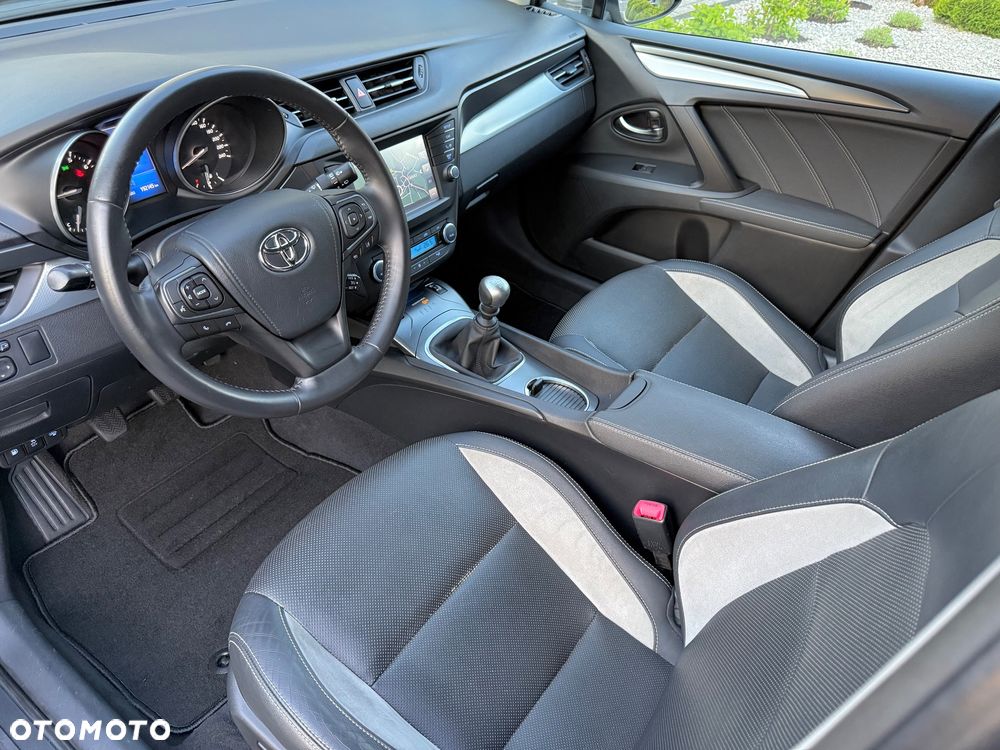 Toyota Avensis Touring Sports 1.8 Executive - 20