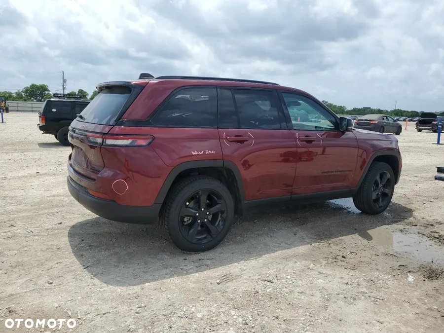 Jeep Grand Cherokee - 15