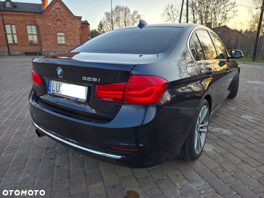 BMW Seria 3 328i Luxury Line - 12