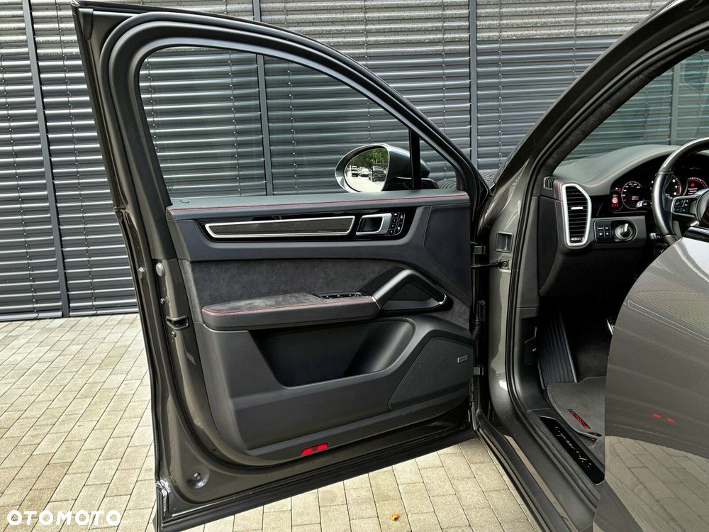 Porsche Cayenne - 18