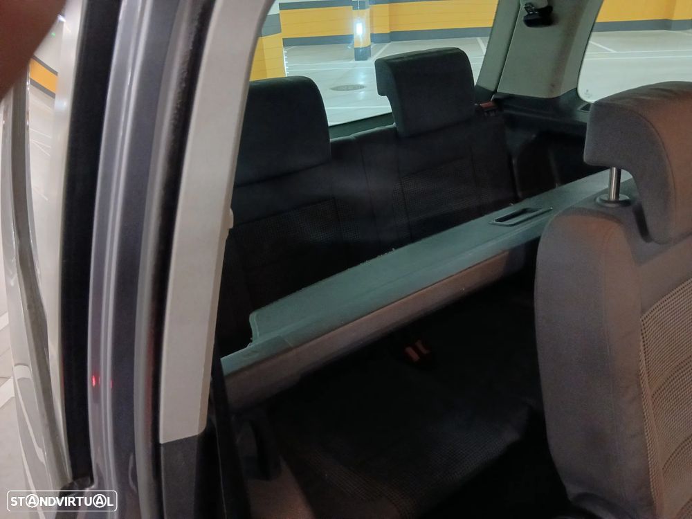 VW Touran 1.9 TDi Highline 7L - 8