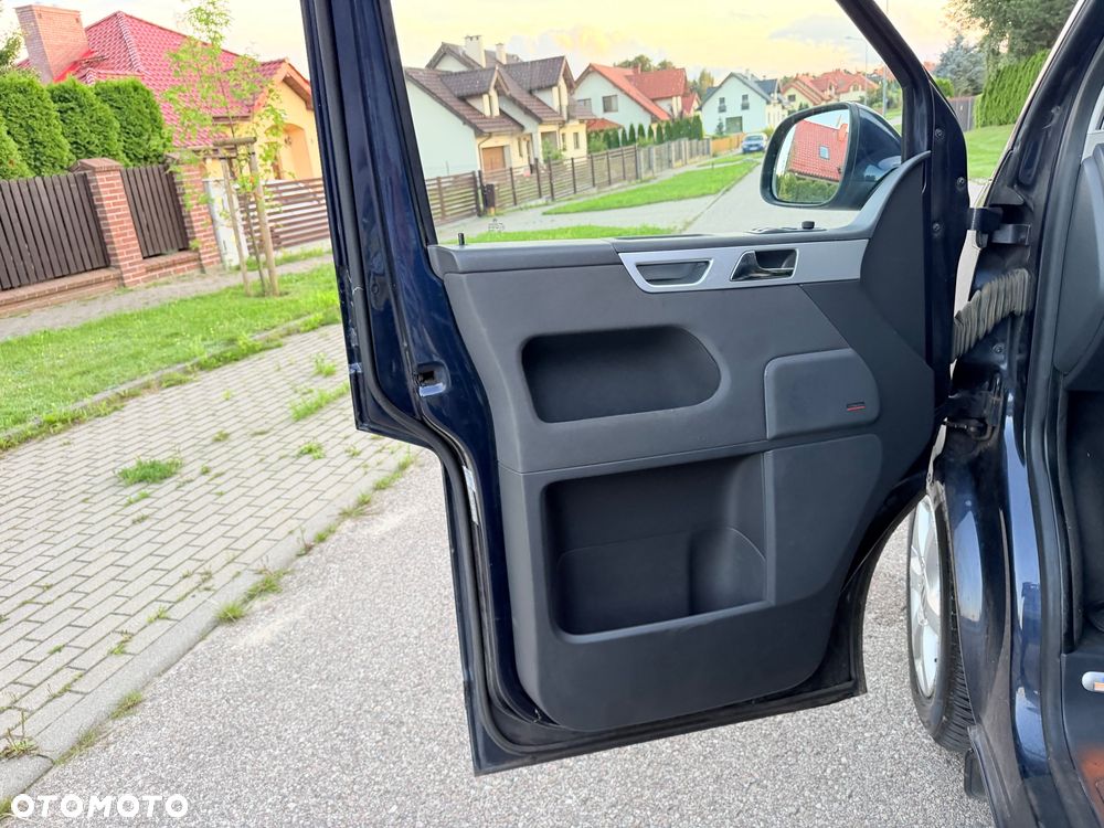 Volkswagen Multivan - 13
