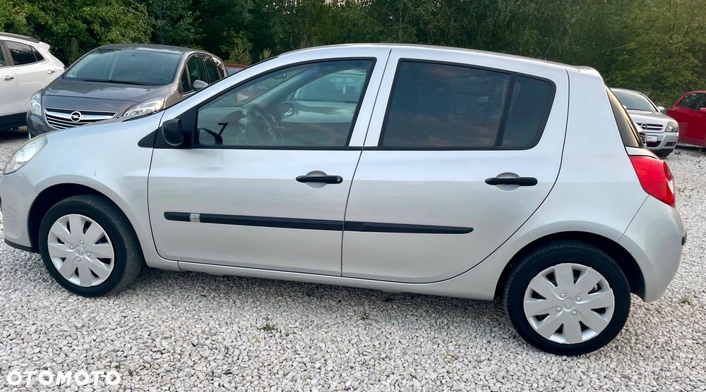 Renault Clio 1.2 16V Authentique - 8