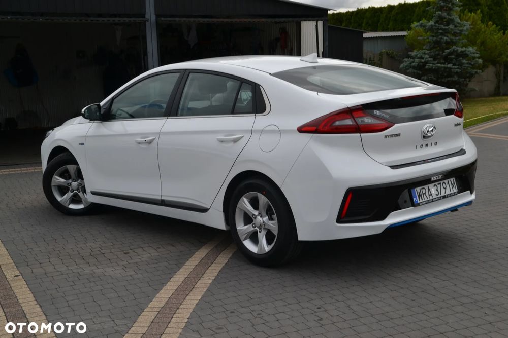 Hyundai IONIQ - 10
