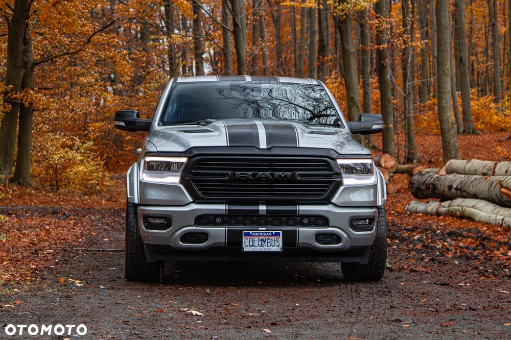 RAM 1500 5.7 Crew Cab Shortbed Laramie Black - 38