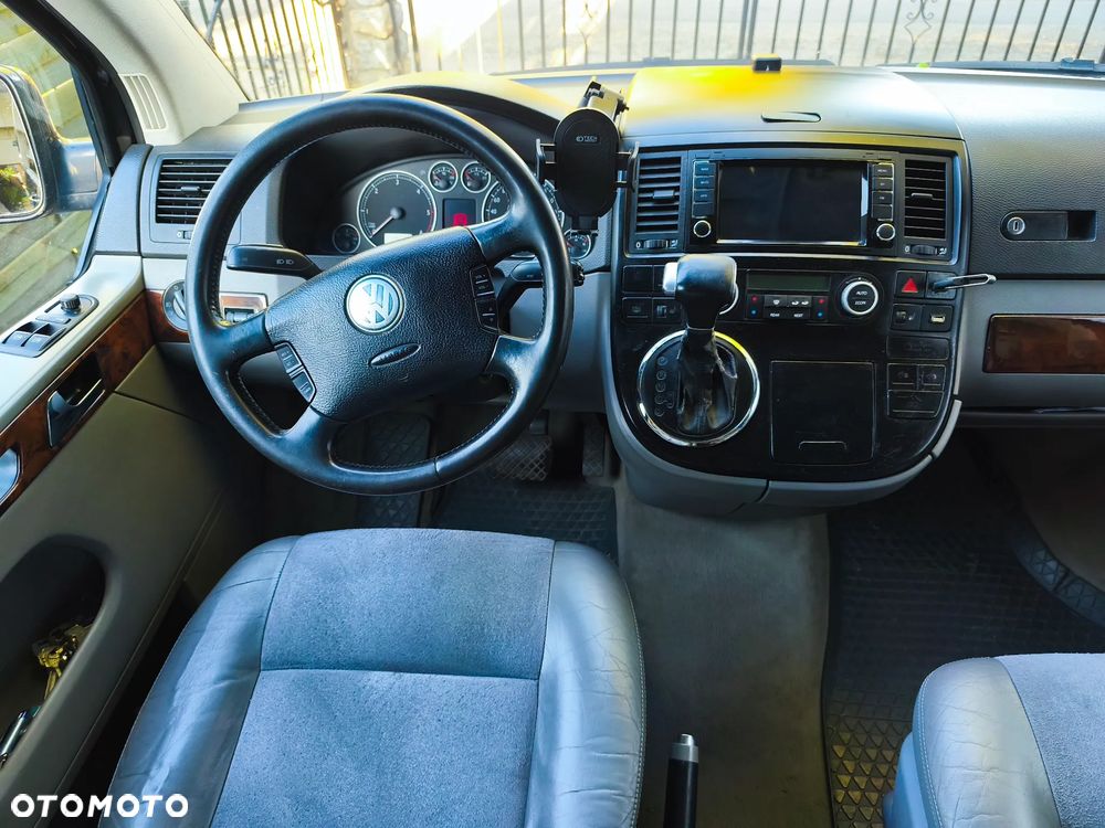 Volkswagen Multivan - 16