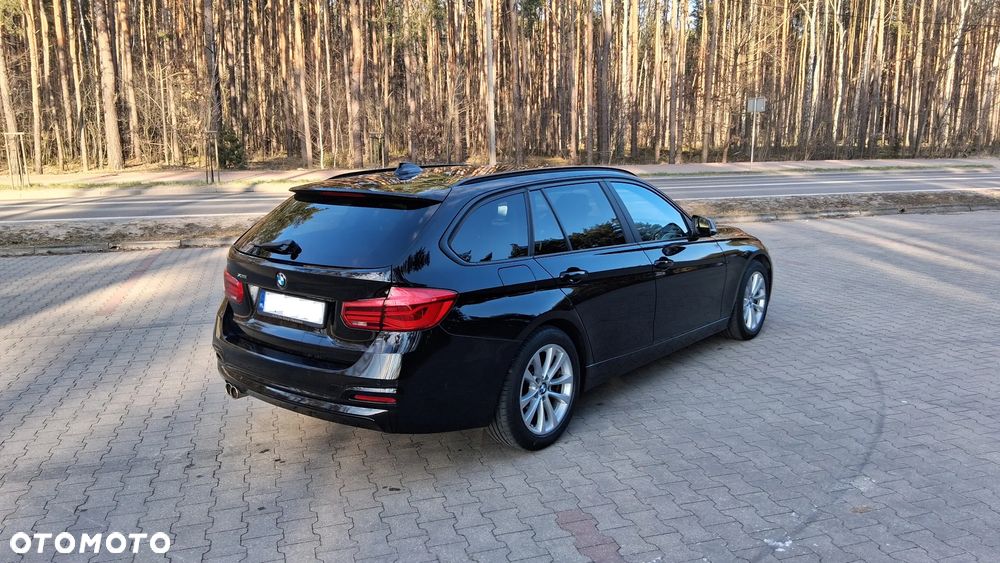 BMW Seria 3 330i xDrive - 5