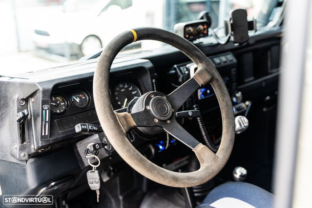 Land Rover Defender - 5