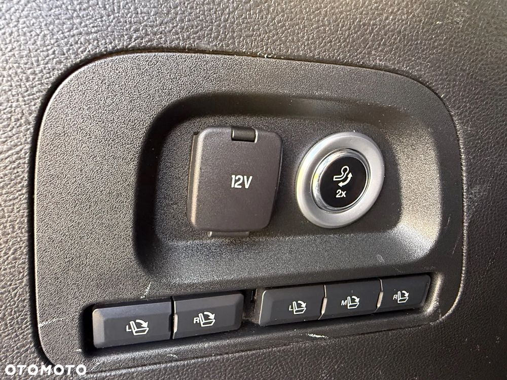 Ford S-Max 2.0 TDCi 4WD Titanium PowerShift - 24