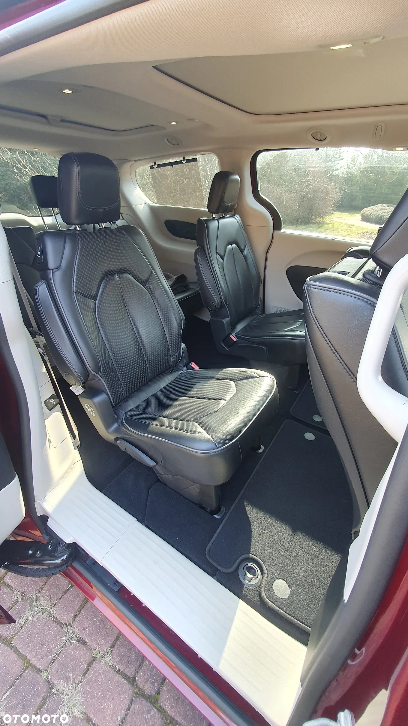 Chrysler Pacifica - 30