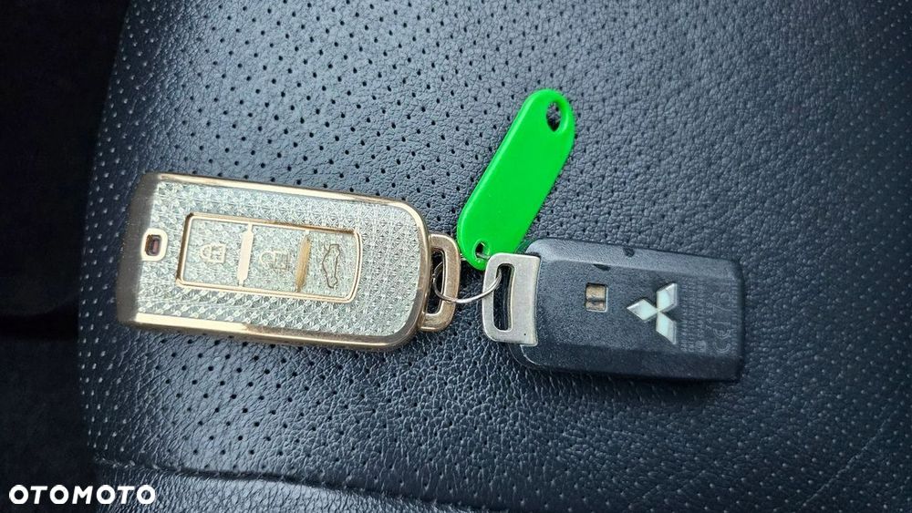 Mitsubishi Outlander Instyle NAVI + - 19