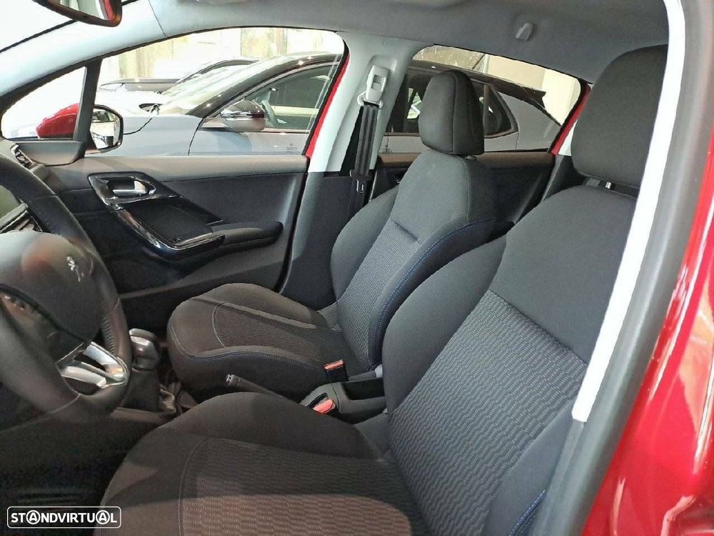 Peugeot 208 1.2 PureTech Signature - 9