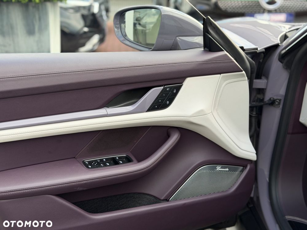 Porsche Taycan 105kWh Performance Plus - 16