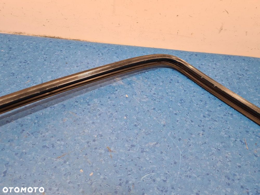 MERCEDES-BENZ W202 SEDAN LISTWA OZDOBNA CHROMOWANA SZYBY TYLNEJ - 6