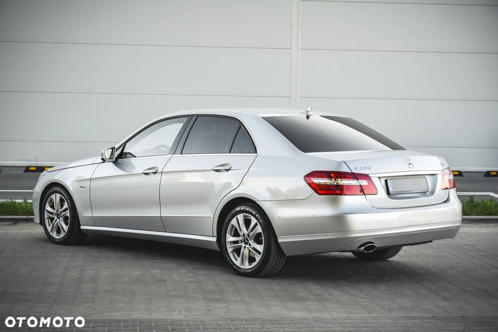 Mercedes-Benz Klasa E 200 CGI BlueEFFICIENCY 7G-TRONIC Avantgarde - 12